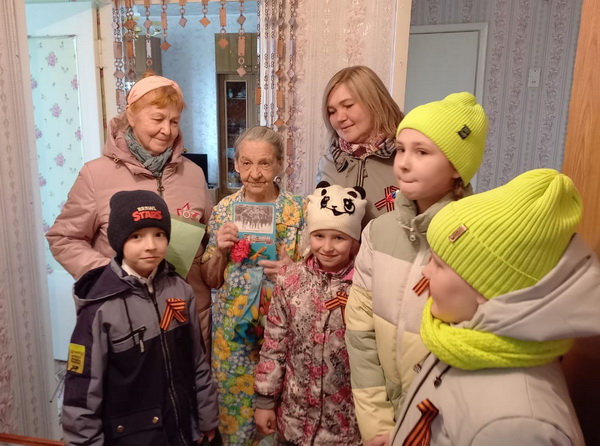 Поздравляем ветеранов.